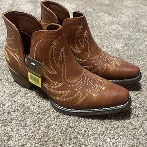 Women’s Brown Western Ankle Boots with Decorative Stitching